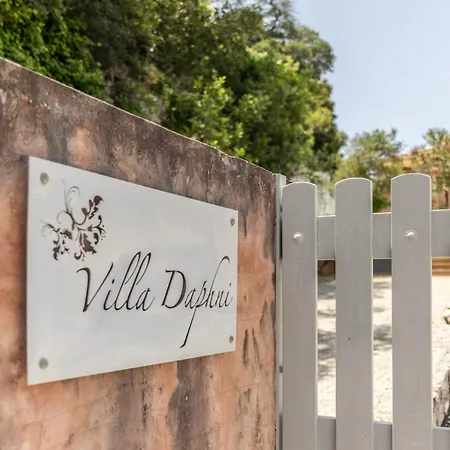 Daphni Vila *
