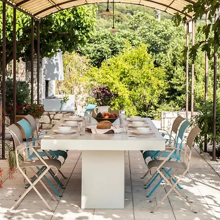 Daphni ヴィラ Agia Efimia