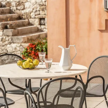 Daphni * Ajía Effimía