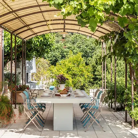 Daphni * Ajía Effimía