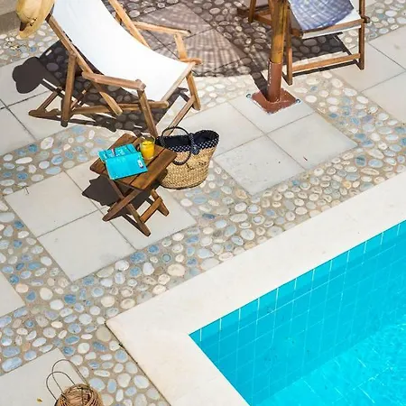 Daphni Villa Ajía Effimía